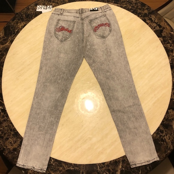 New AKADEMIKS Grey/Pink Embroidered Jeans Size 13 - Picture 9 of 9